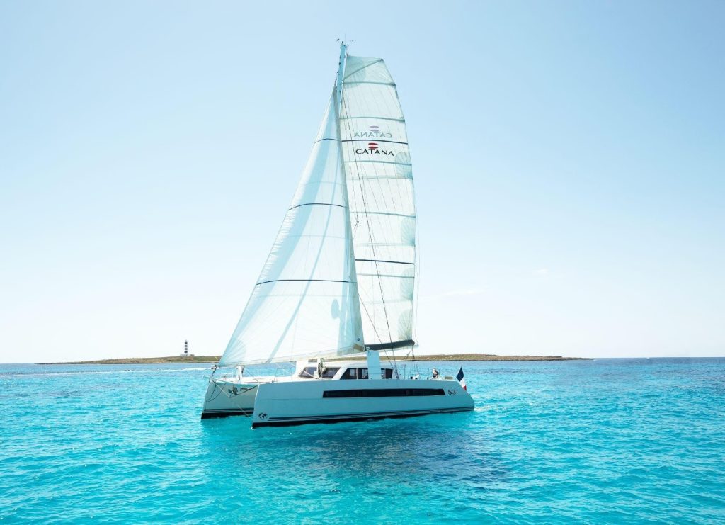 Rent luxury Catana 53